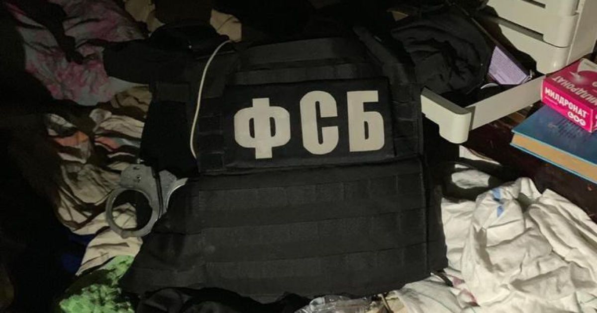 В России задержали "полковника ГРУ" с арсеналом оружия. Его подозревают в сексуальном насилии над собственной дочерью