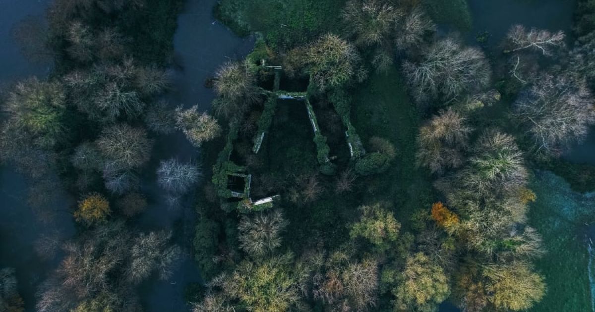 У Франції пропонують усім охочим стати співвласником давнього замку