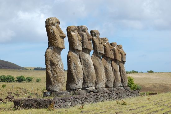 Гігантські кам'яні ідоли острова Пасхи. Учені розкрили таємницю загадкових людиноподібних скульптур