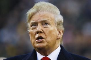 Після 100 тисяч заражень коронавірусом Трамп роздумує над карантином у окремих штатах