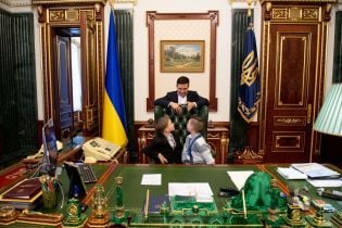 Зеленский встретился с сыновьями погибших военных и пообещал решить квартирный вопрос