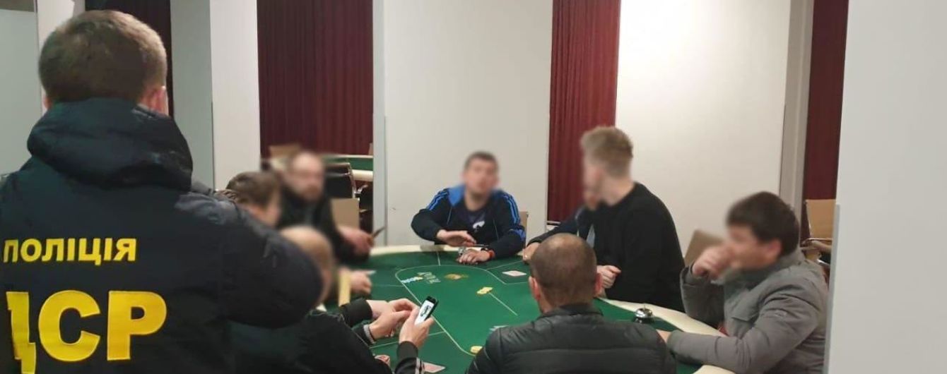 Кабмин распорядился закрыть все игорные клубы и лотереи. Полиция должна выполнить решение за день