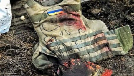 На Донбасі бойовики під час провокативних пострілів поранили військового
