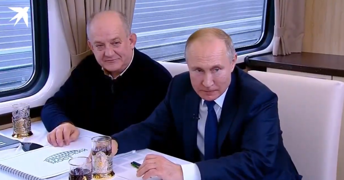 В кабине машиниста и вагоне-ресторане. Путин в оккупированном Крыму открыл незаконную железную дорогу через мост