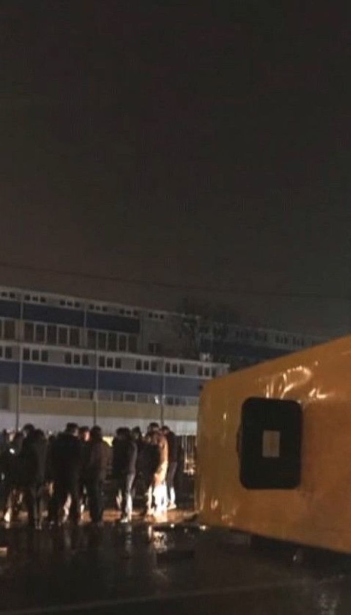 Переполненная маршрутка столкнулась с легковушкой и перевернулась в Нововолынске