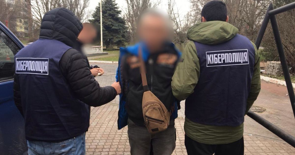 В Херсонской области 47-летний мужчина склонял к порносъемкам ребенка