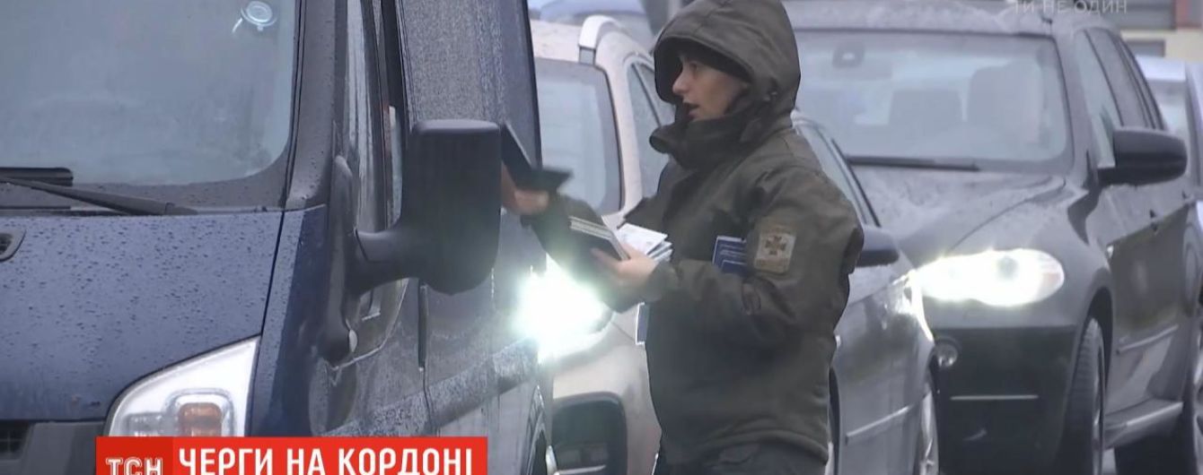 На українсько-польському кордоні ростуть кілометрові черги
