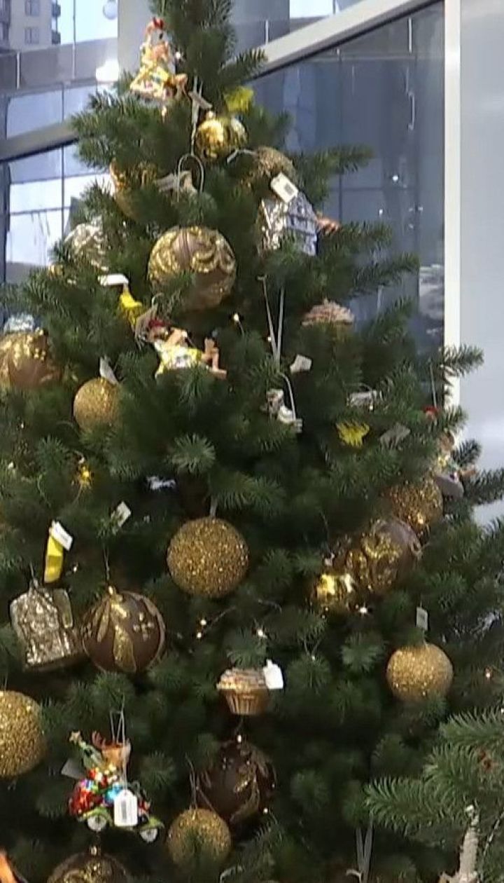 Як обрати в магазині якісну штучну ялинку та безпечні прикраси для неї