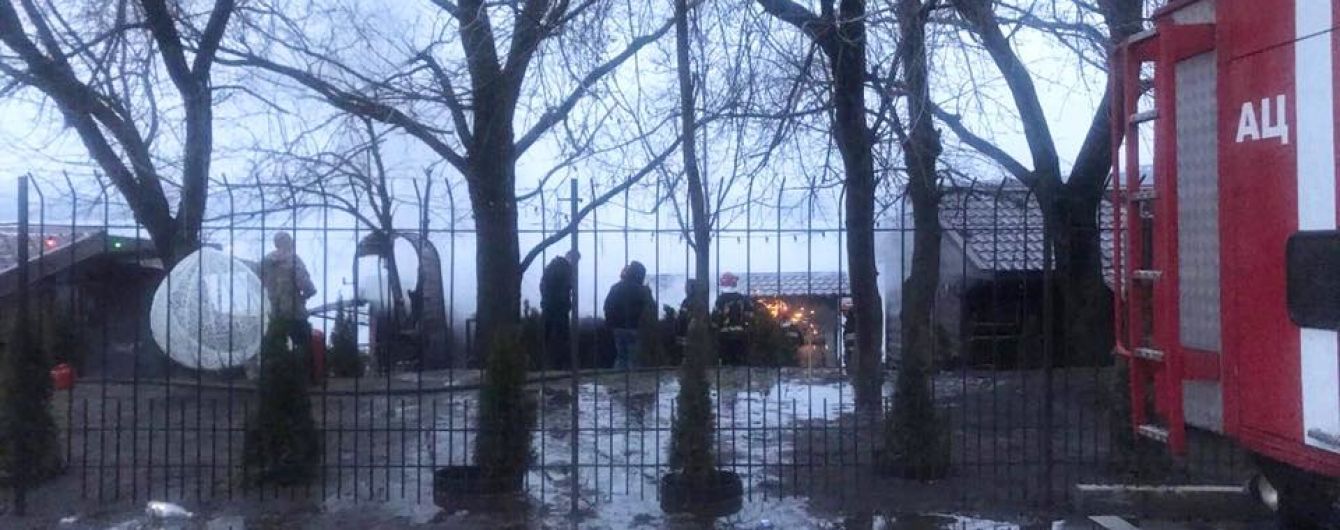 У Києві сталася пожежа у клубі відпочинку на березі Дніпра