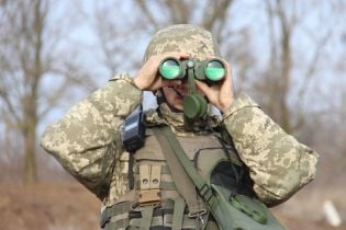 Горячие выходные на фронте: боевики обстреляли военный грузовик, автомобиль медиков и дома гражданских
