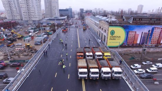 Шулявський шляхопровід випробували на міцність. Кличко стояв під ним