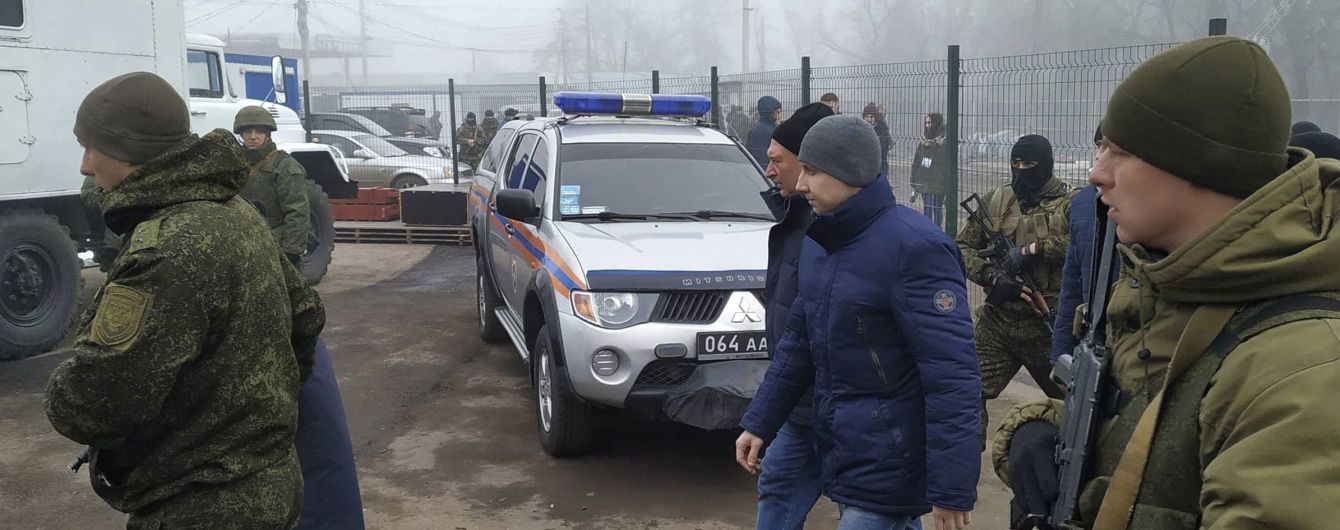 Боевики "ЛНР" передали 25 украинских пленных. Список освобожденных лиц
