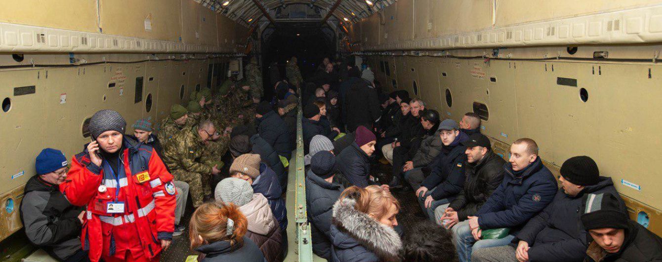 Звільнених з полону тимчасово селитимуть в санаторії і шукають їм роботу в регіонах