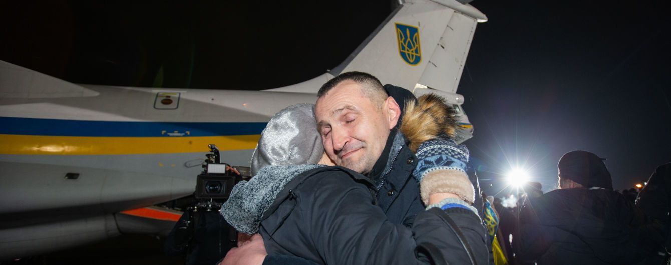 В Офісі президента оприлюднили короткі дані кожного звільненого з полону українця. Повний список