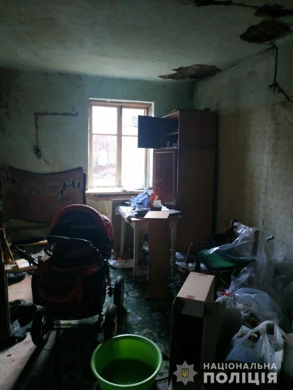 Умови життя дітей в аварійному будинку в Києві
