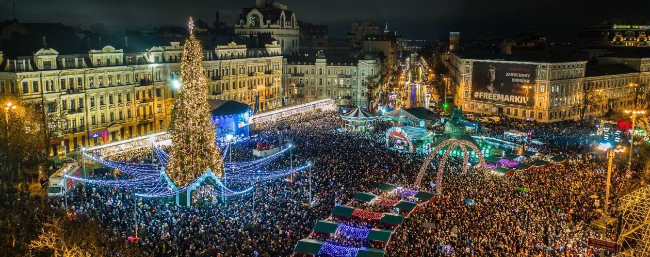 Скільки людей зустріло Новий рік біля головної ялинки у Києві. У КМДА назвали цифру