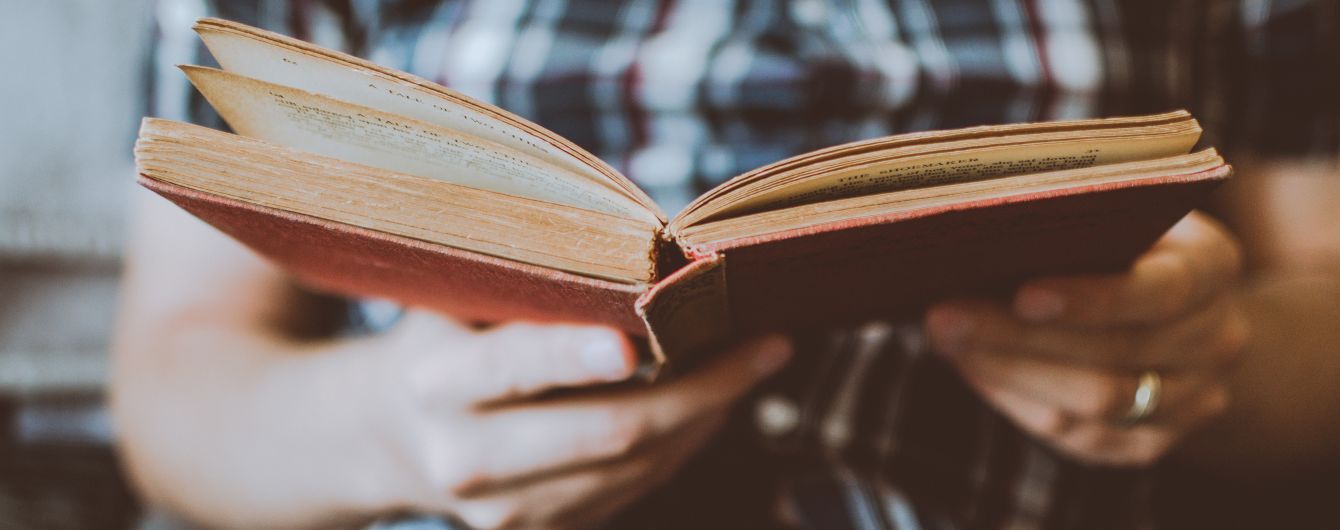 Понад половина українців зовсім не читають книжок