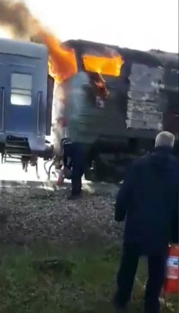 На Миколаївщині на ходу зайнявся тепловоз пасажирського потяга "Харків - Херсон"