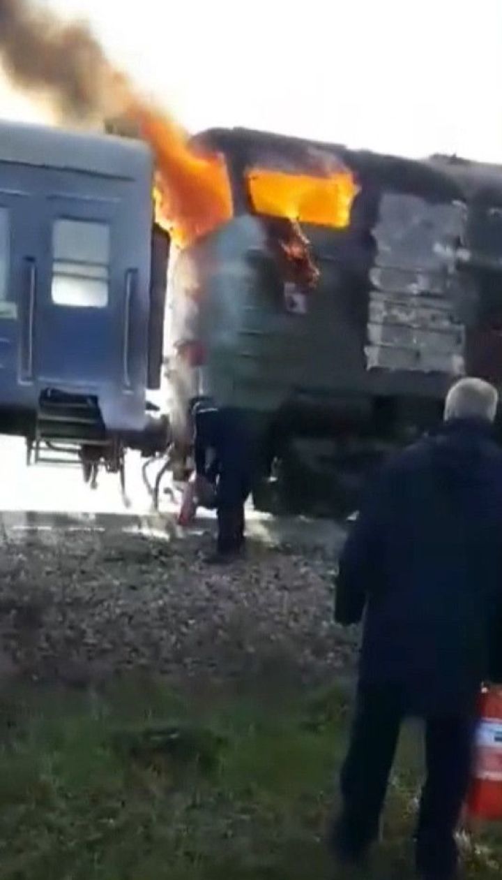 В Николаевской области на ходу загорелся тепловоз пассажирского поезда "Харьков - Херсон"