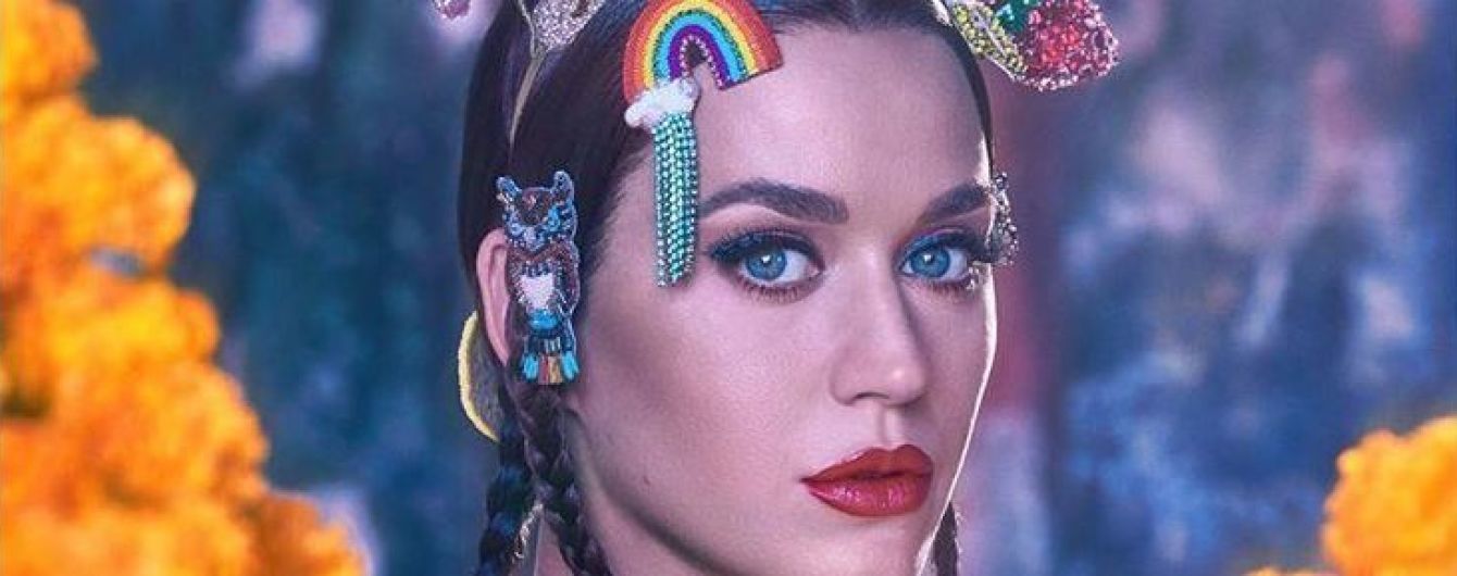 Осыпанная бархатцами Кэти Перри снялась для индийского Vogue
