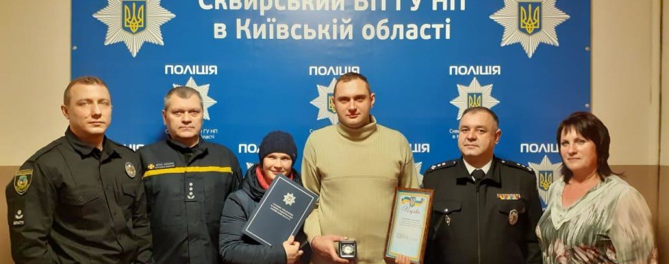 Під Києвом чоловік врятував всю родину від загибелі в пожежі. Його нагородили за героїзм