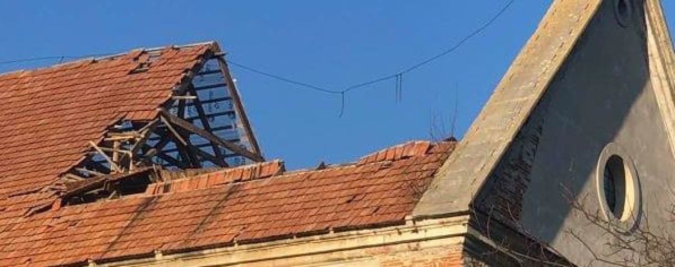На Львівщині обвалився дах монастиря капуцинів. Наслідки руйнування пам’ятки з’явилися на відео з дрона