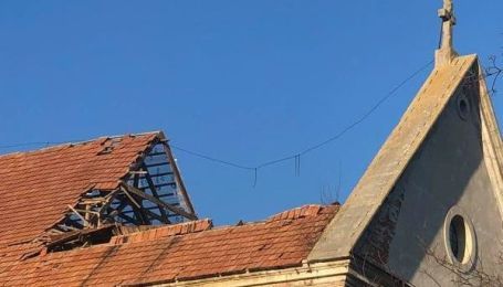 На Львівщині обвалився дах монастиря капуцинів. Наслідки руйнування пам’ятки з’явилися на відео з дрона