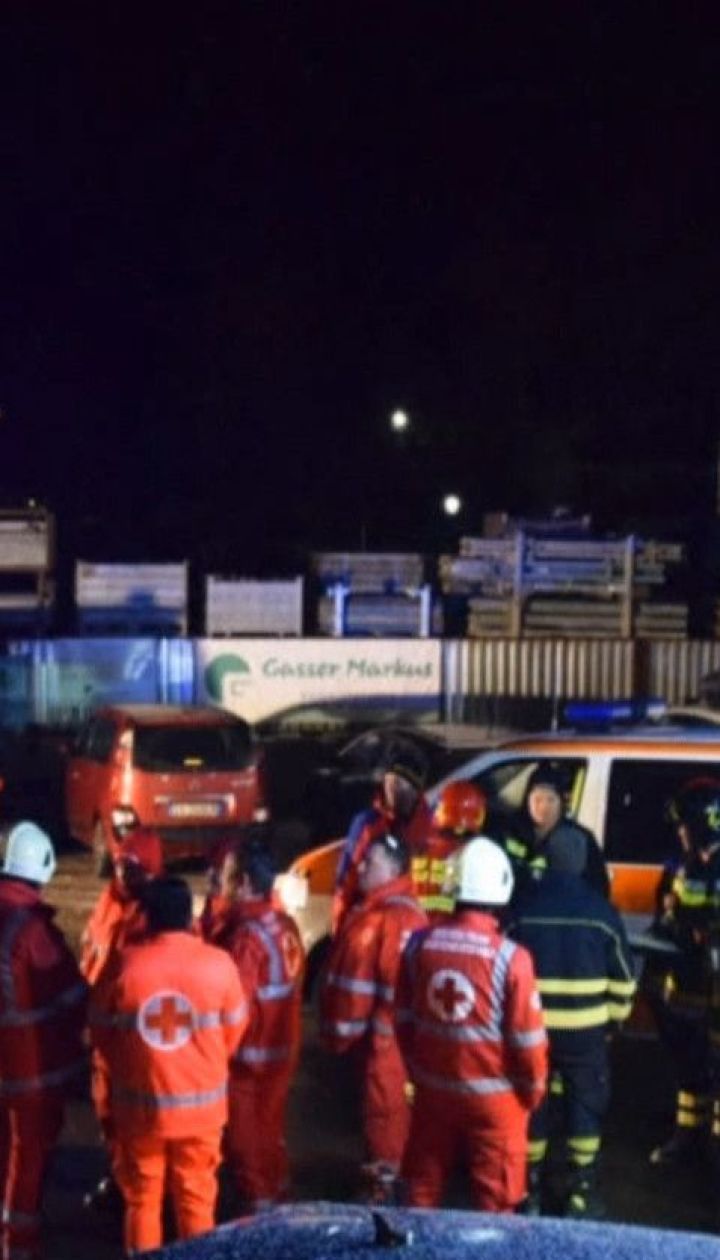 На гірсько-лижному курорті в Італії автомобіль в'їхав у групу туристів: є загиблі