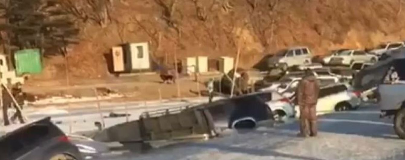 У Росії кілька десятків машин рибалок провалились під кригу