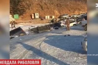 У Росії кілька десятків машин рибалок провалились під кригу