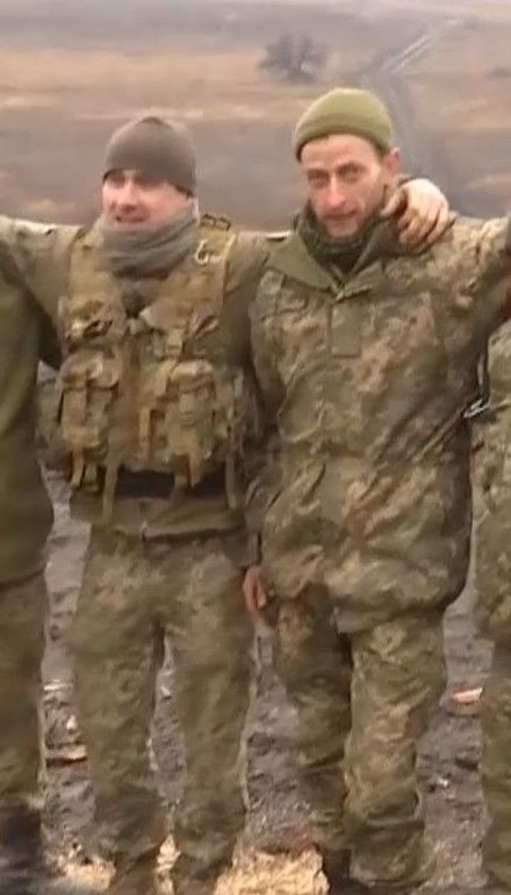 На передовій українські військовослужбовці готуються до Різдва