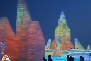 Китайские художники создали уникальные ледяные скульптуры