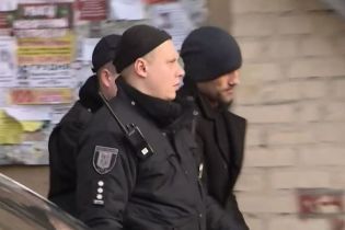В Киеве полиция привела на место преступления подозреваемого в убийстве двух девушек