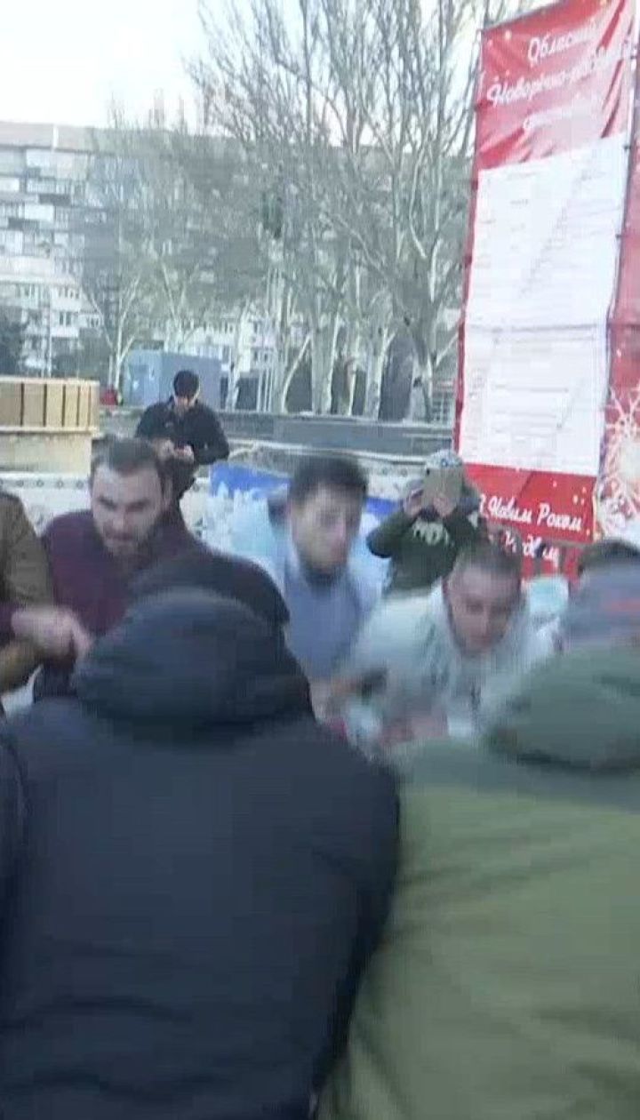 Стенка на стенку: рождественские праздники в Запорожье уже традиционно закончили массовой "дракой"