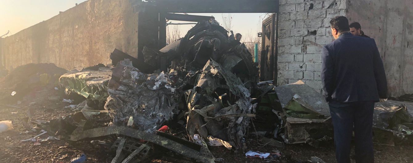 Попали сразу две ракеты: появилось новое видео крушения самолета МАУ над Тегераном