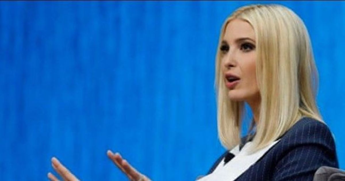У смугастому штанному костюмі і на шпильках: діловий образ Іванки Трамп