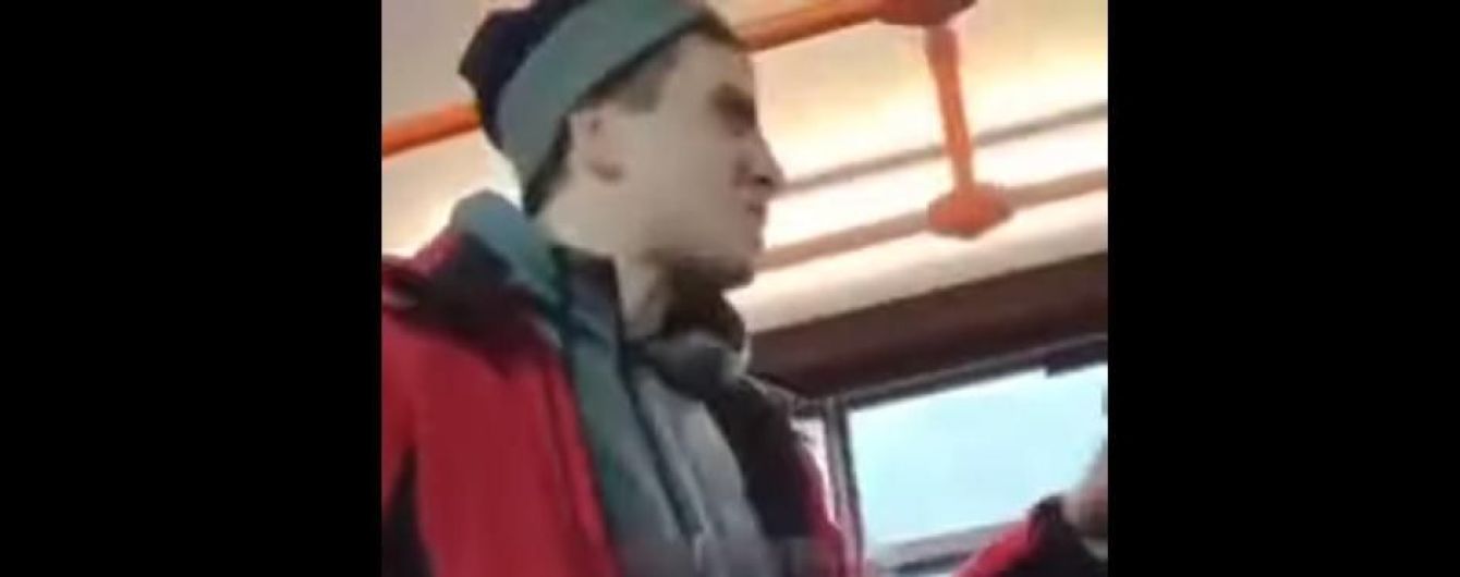 "Теперь передняя площадка": у Харкові кондуктор "заколядував" пасажирам російською піснею