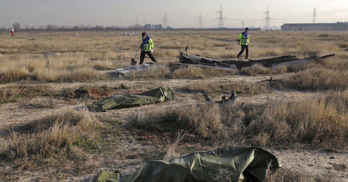 У МЗС заявили, що процес виплати компенсацій рідним жертв збитого літака МАУ під Тегераном може затягнутися на два роки