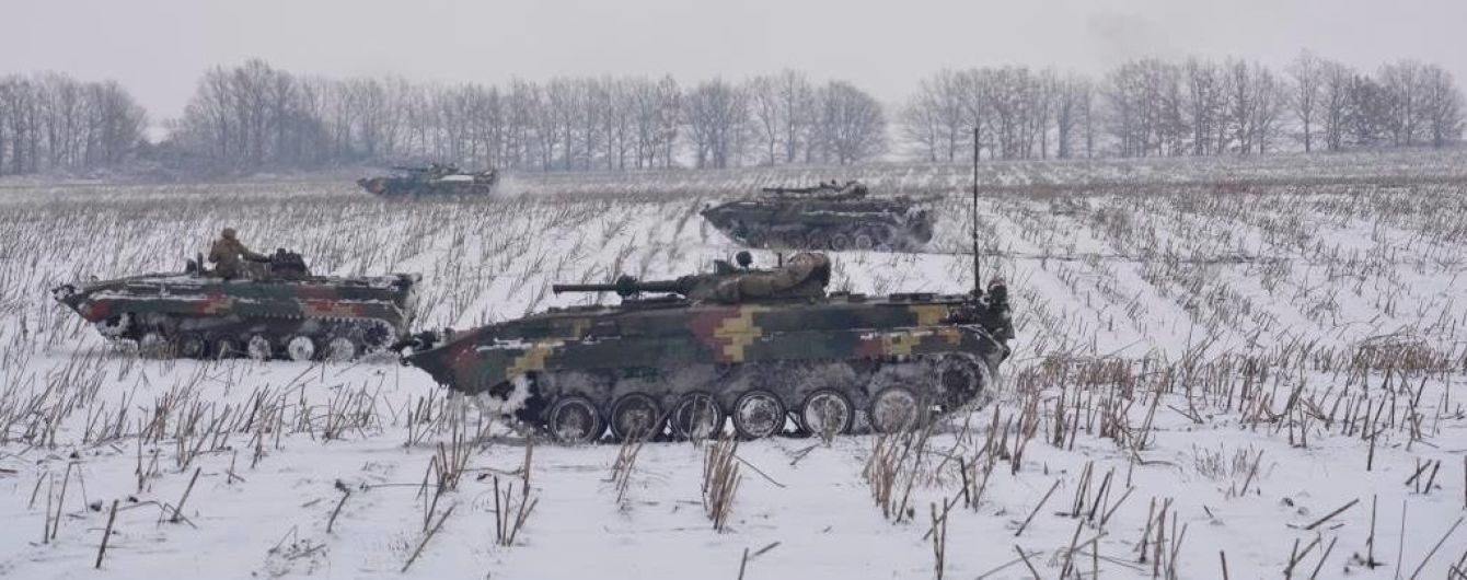 На передовій під час обстрілів був поранений український боєць. Ситуація на Донбасі