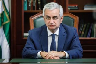 Президент Абхазии отказался уходить в отставку