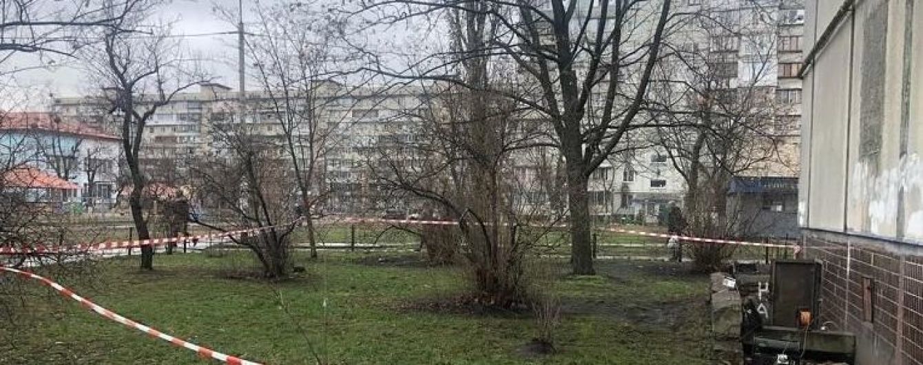 В Киеве в подвале жилого дома обнаружили тела трех мертвых мужчин