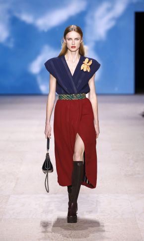 Спідниці з запахом і чоботи-панчохи: колекція Louis Vuitton сезону весна-літо 2020