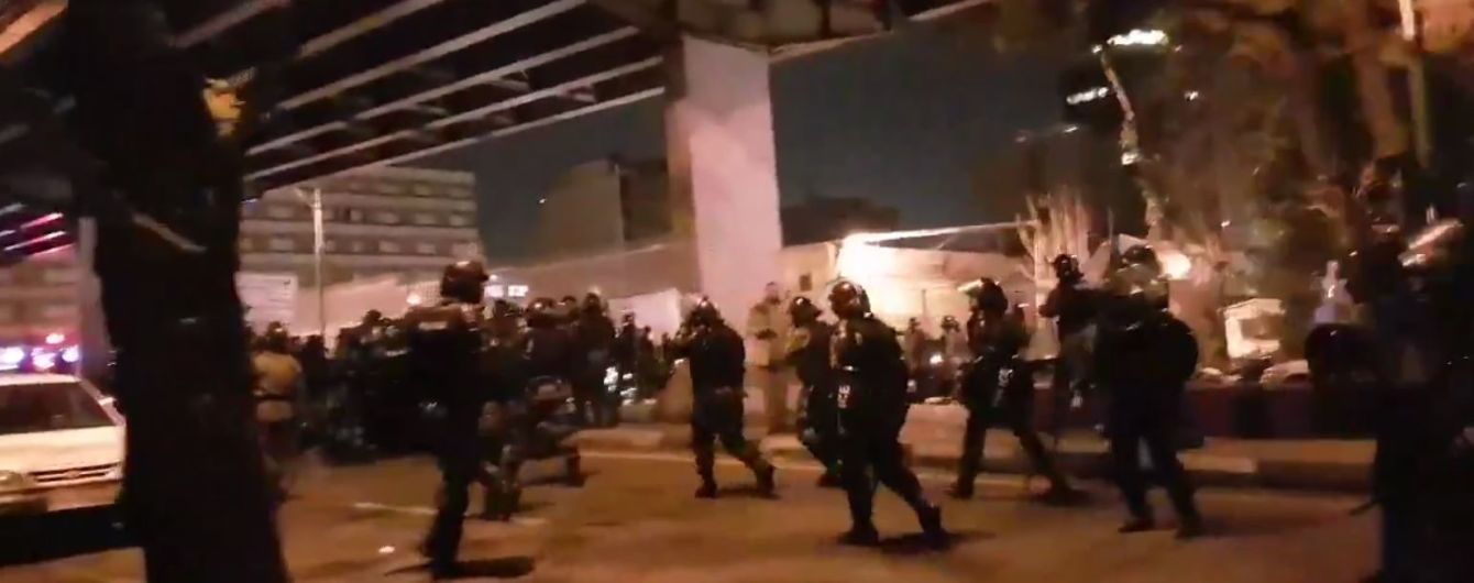 Посла Великобритании в Иране задерживали по подозрению в подстрекательстве протестов