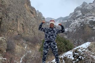 Борец-депутат Беленюк рассмешил африканским танцем в балаклаве