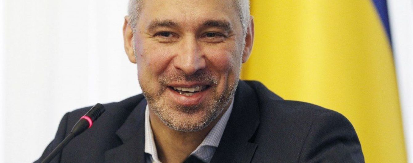 "Новим" прокурорам учетверо підвищили посадові оклади. У генпрокура він зріс до 93 тисяч гривень