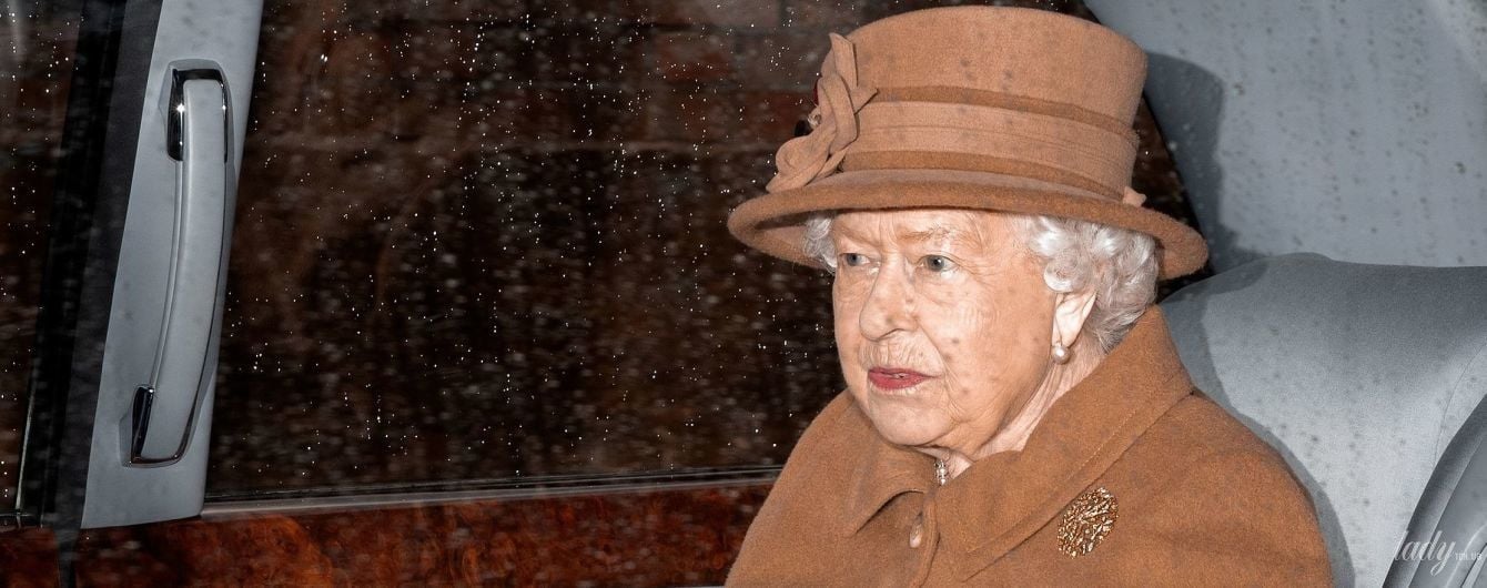 Службу не пропускает: королева Елизавета II была замечена в Сандрингеме накануне важных переговоров