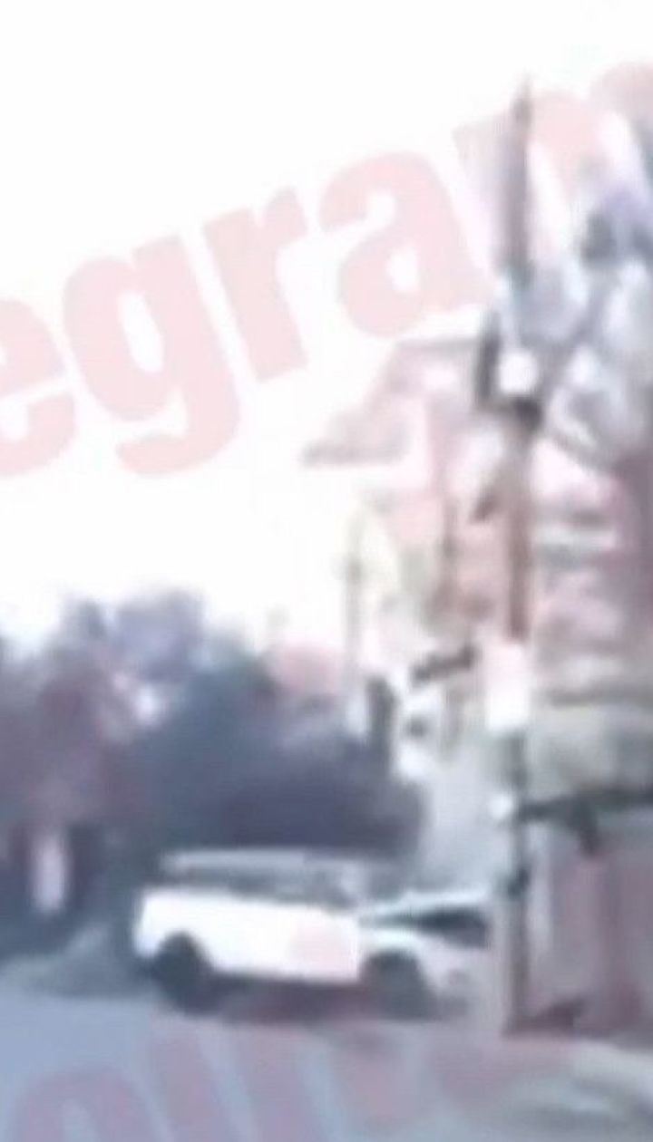 Нетверезі працівники СТО розбили дорогий позашляховик клієнта, який взяли покататись