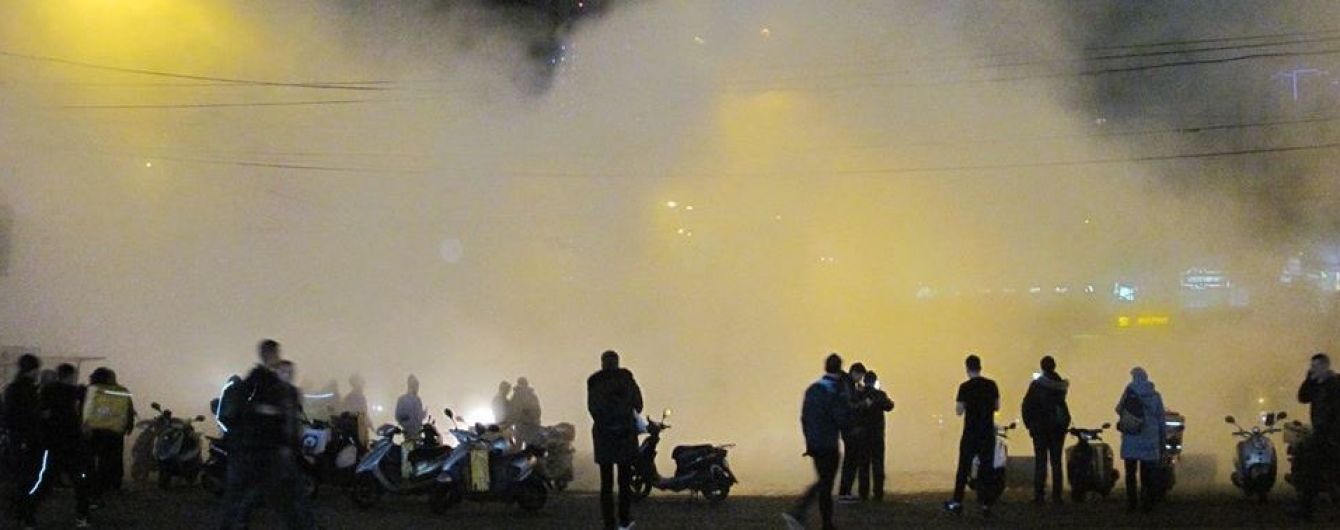 Девять пострадавших: в КГГА назвали причину прорыва магистральной трубы возле Ocean Plaza