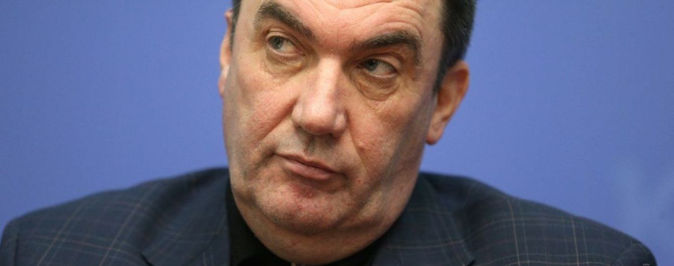 "Вариант, что самолет был поражен ракетой, набрал 74% вероятности", - Данилов о первых версиях причин авиакатастрофы