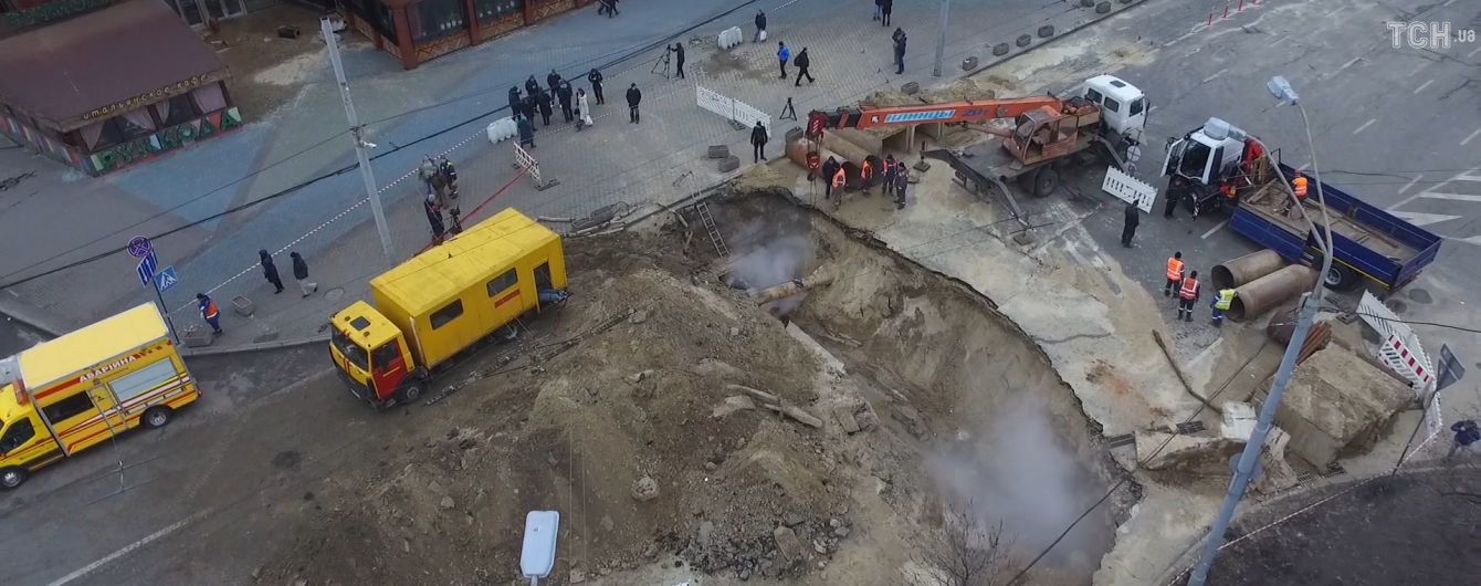"У нас не трубы изношены, а чиновники": Киеву предрекают продолжение сезона коммунальных гейзеров